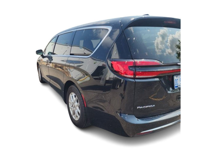 Thumbnail: 2023 Chrysler Pacifica - 3