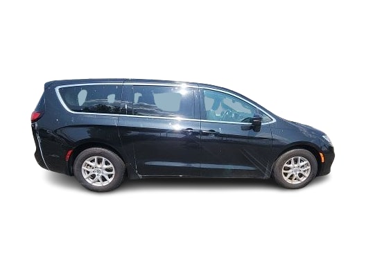 Thumbnail: 2023 Chrysler Pacifica - 17