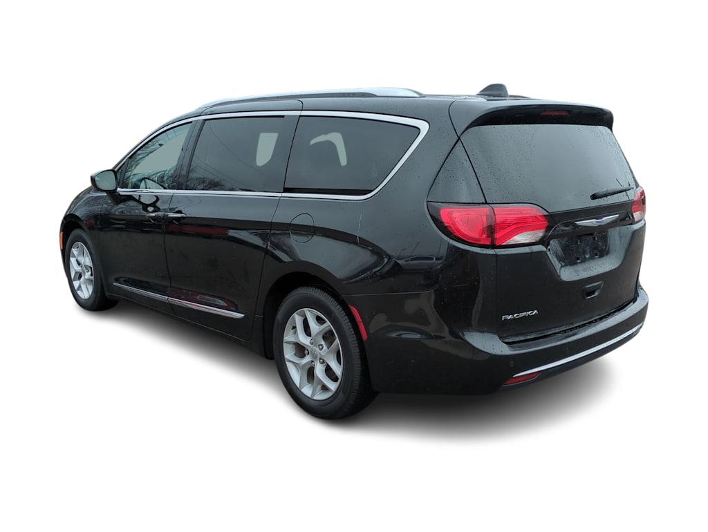 Thumbnail: 2018 Chrysler Pacifica - 4