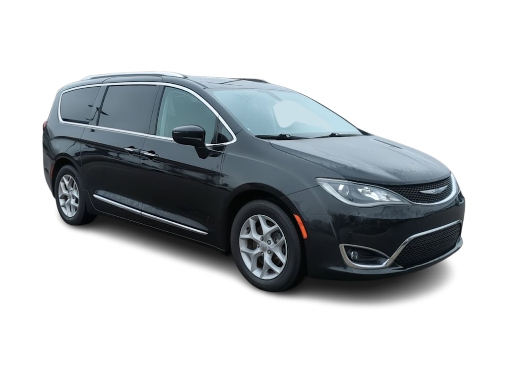 Thumbnail: 2018 Chrysler Pacifica - 16