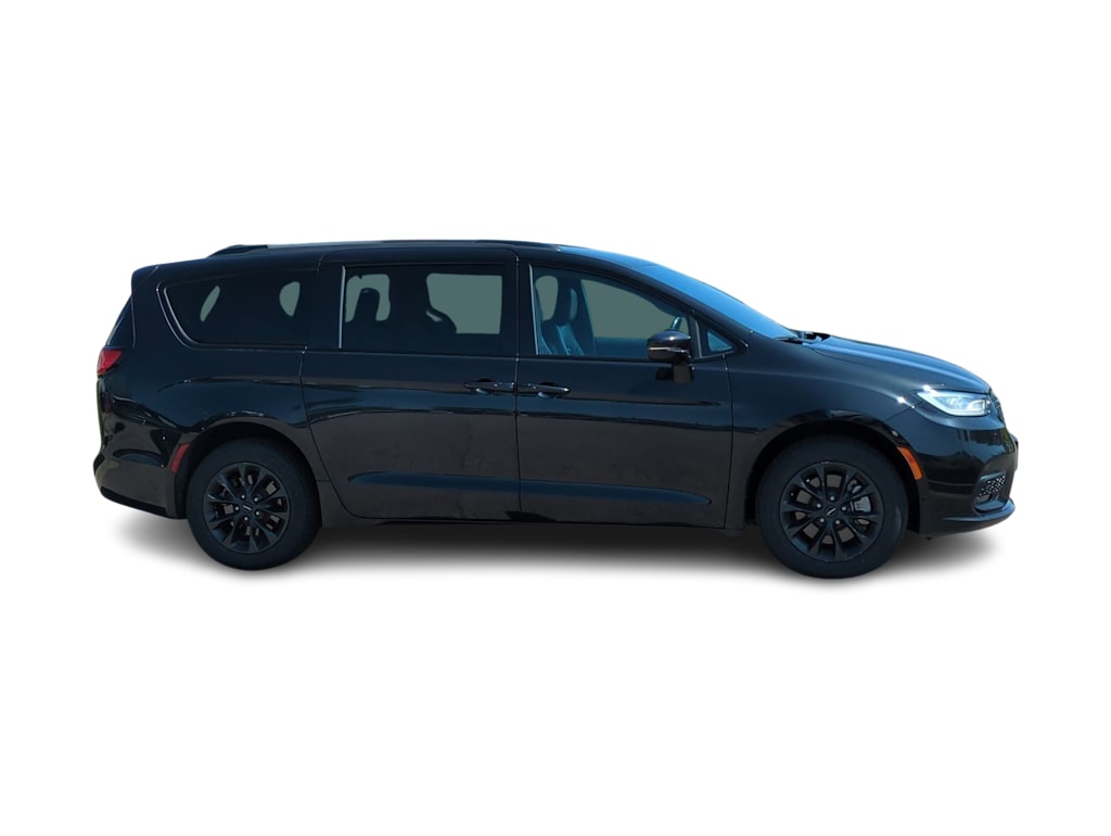 Thumbnail: 2021 Chrysler Pacifica - 22