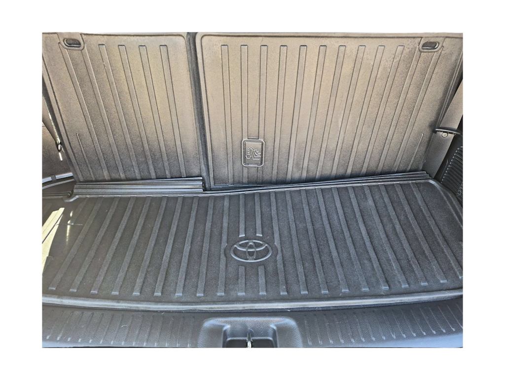 Thumbnail: 2016 Toyota Highlander - 17