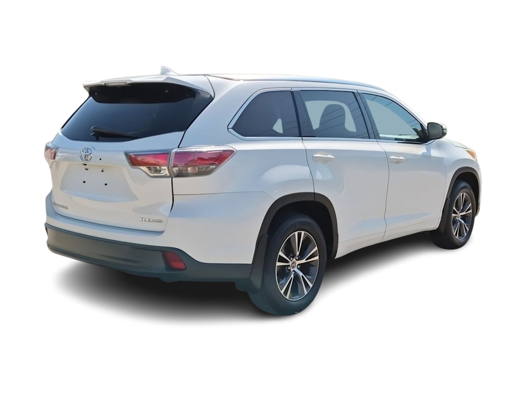 Thumbnail: 2016 Toyota Highlander - 21