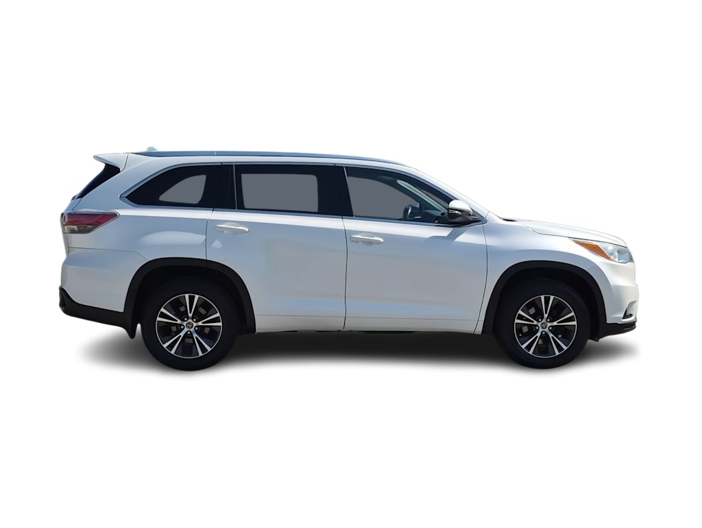 Thumbnail: 2016 Toyota Highlander - 22
