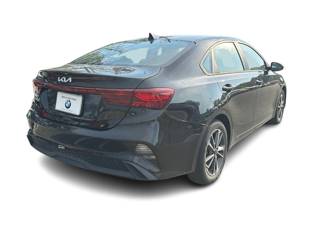 Thumbnail: 2022 Kia Forte - 18