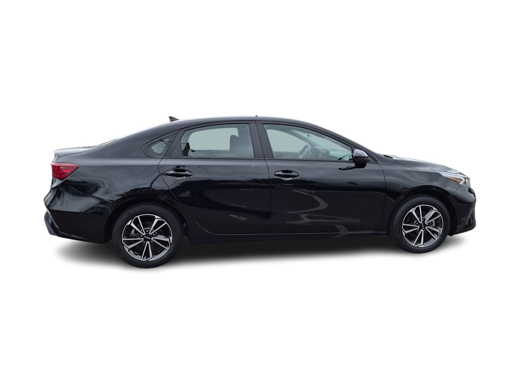 Thumbnail: 2022 Kia Forte - 24