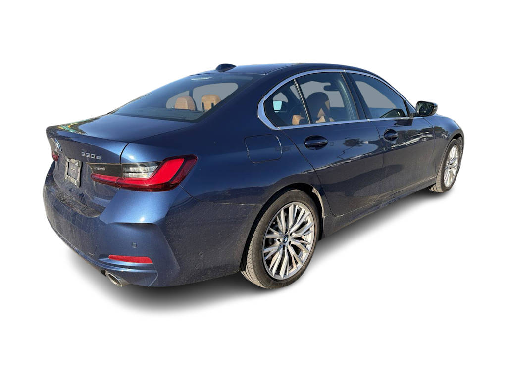 Thumbnail: 2024 BMW 3 Series - 16
