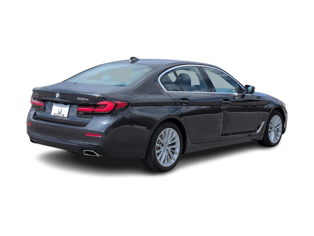 Thumbnail: 2021 BMW 5 Series - 22