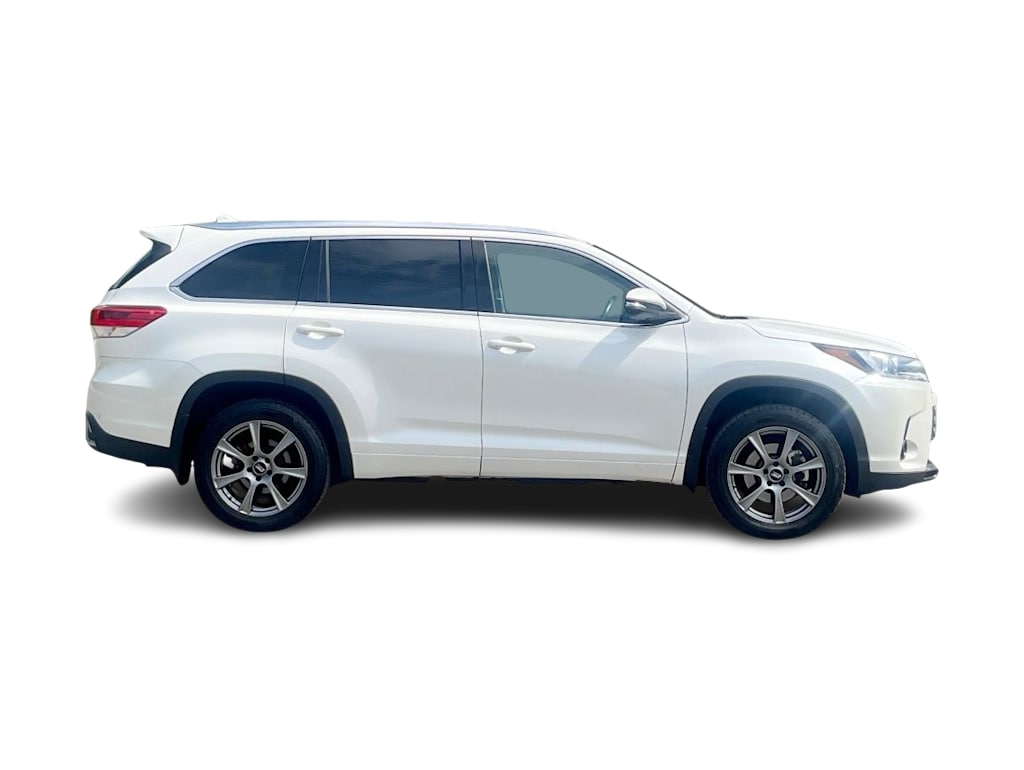 Thumbnail: 2019 Toyota Highlander - 25