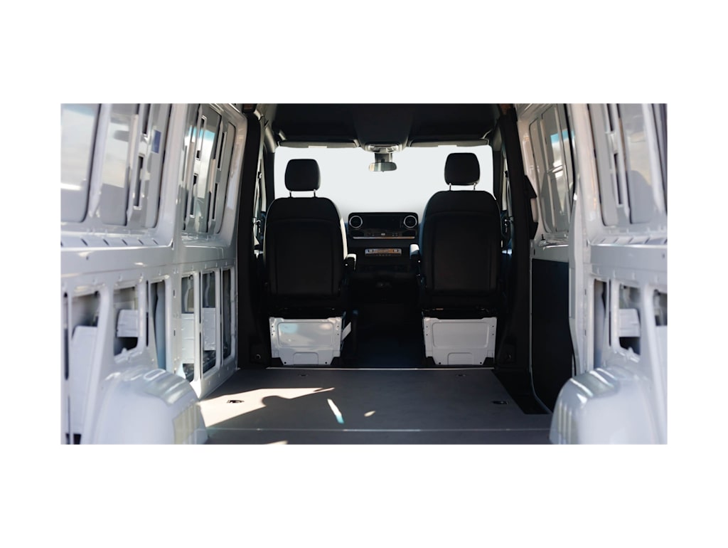 Thumbnail: 2025 Mercedes-Benz Sprinter - 9