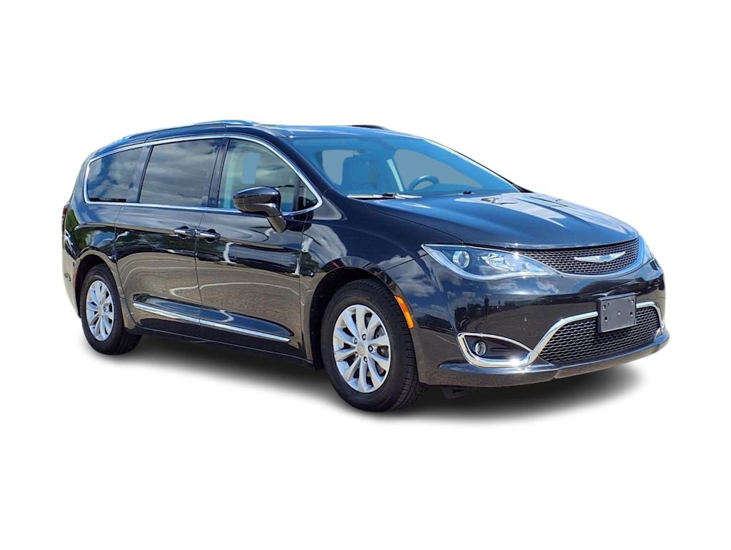 Thumbnail: 2018 Chrysler Pacifica - 15
