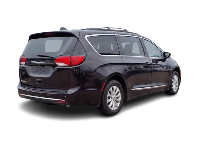 2017 Chrysler Pacifica Touring L 18