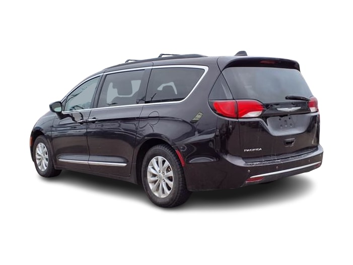 2017 Chrysler Pacifica Touring L 4