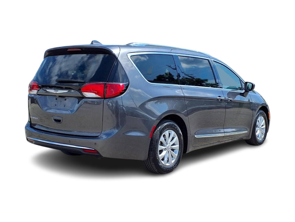 Thumbnail: 2019 Chrysler Pacifica - 18