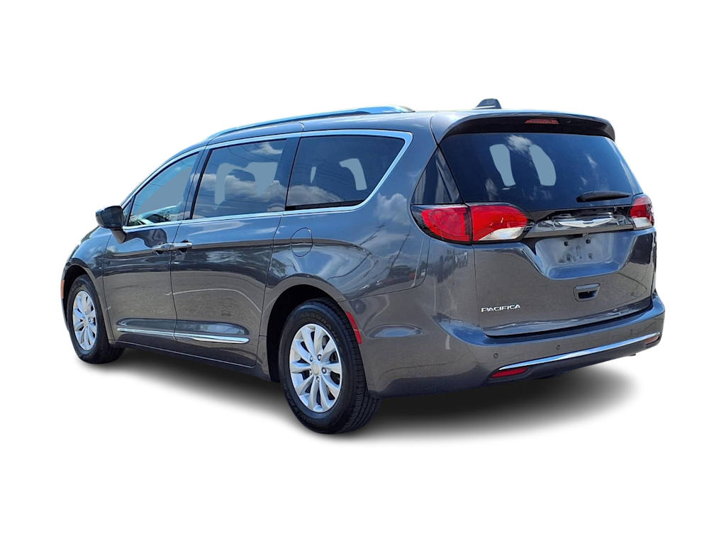 Thumbnail: 2019 Chrysler Pacifica - 4