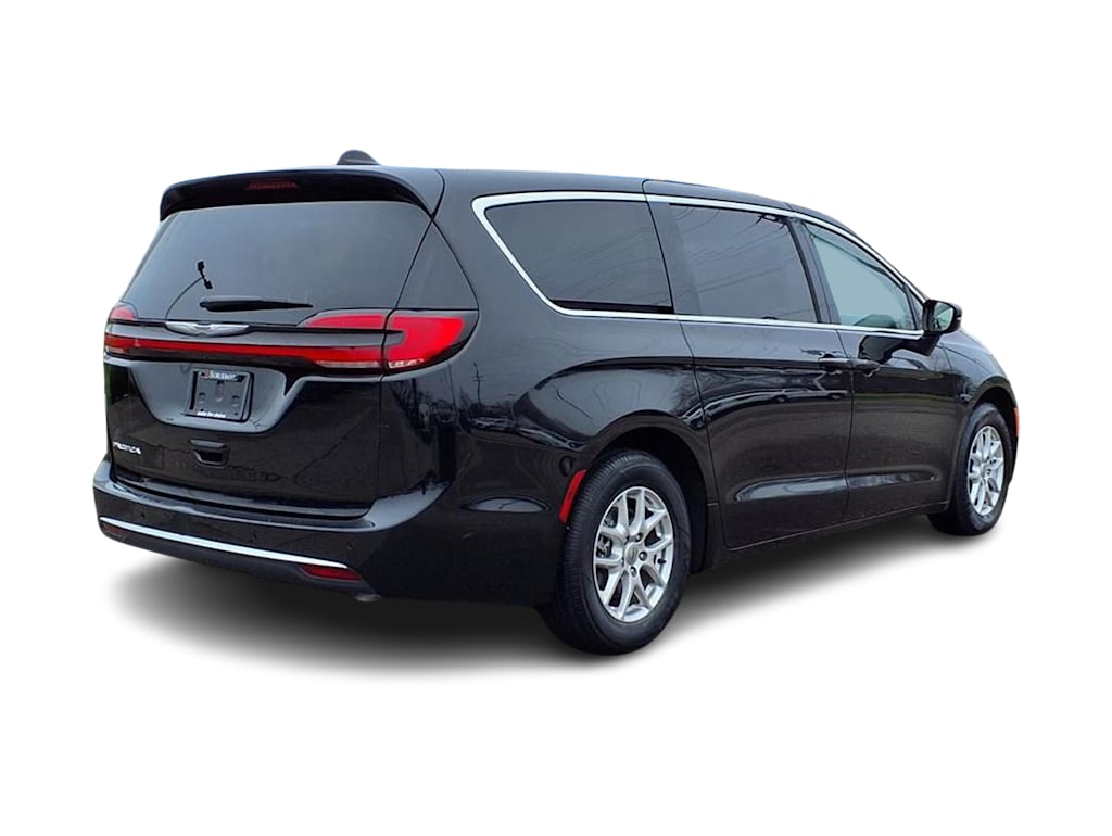 Thumbnail: 2024 Chrysler Pacifica - 18