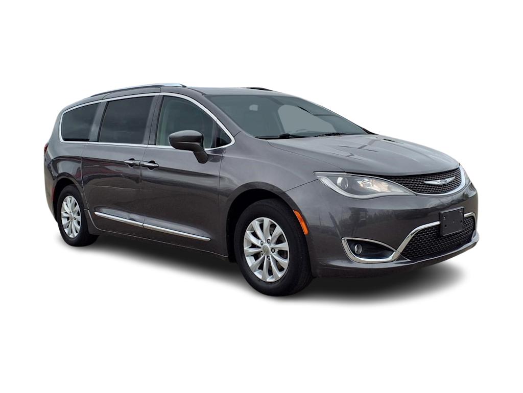 Thumbnail: 2018 Chrysler Pacifica - 15