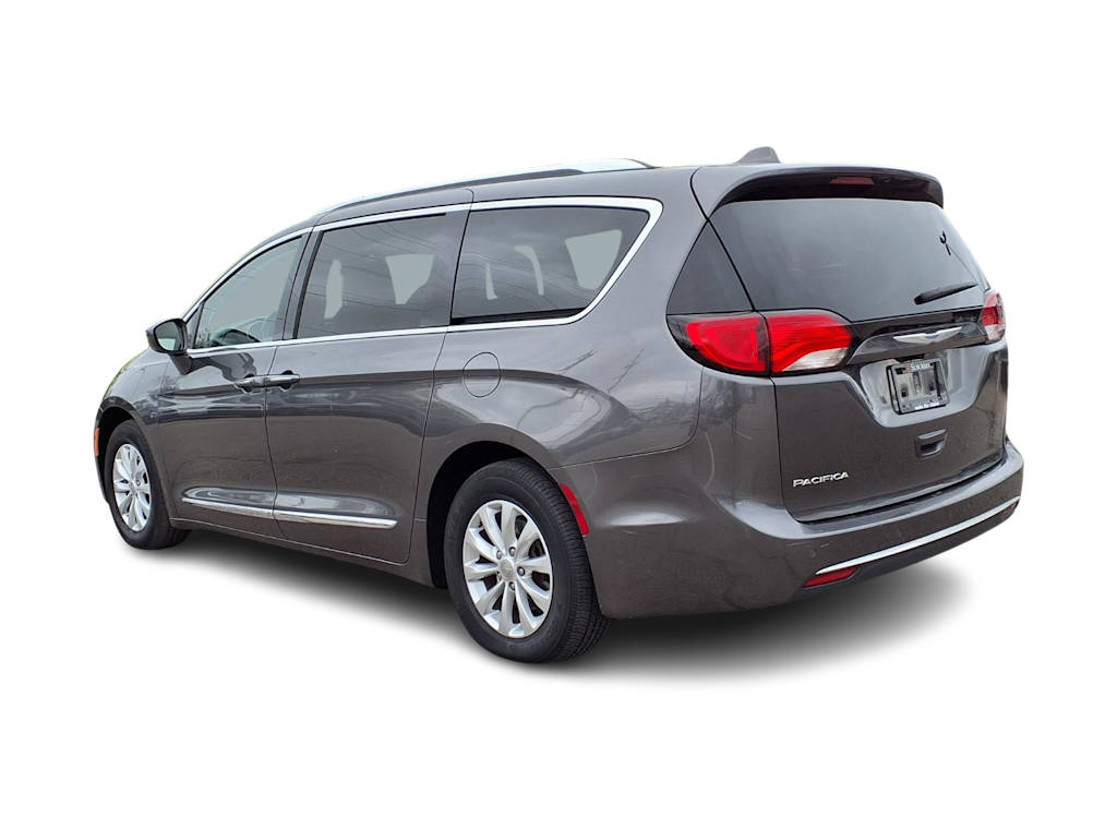 Thumbnail: 2018 Chrysler Pacifica - 4