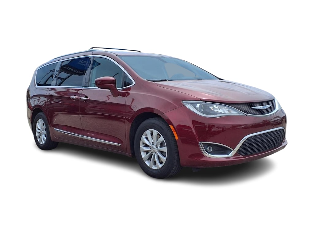 Thumbnail: 2018 Chrysler Pacifica - 17
