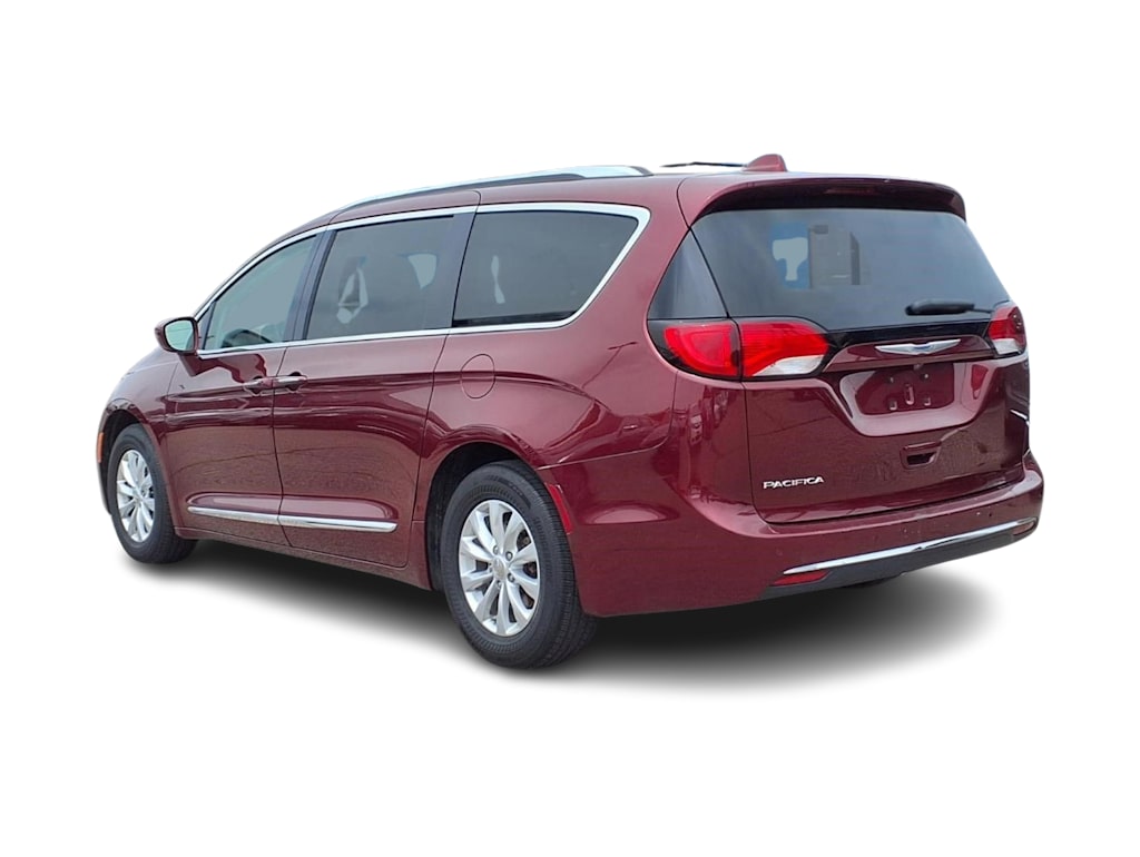Thumbnail: 2018 Chrysler Pacifica - 4
