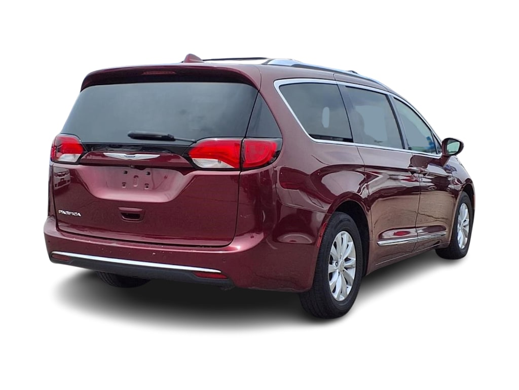 Thumbnail: 2018 Chrysler Pacifica - 18