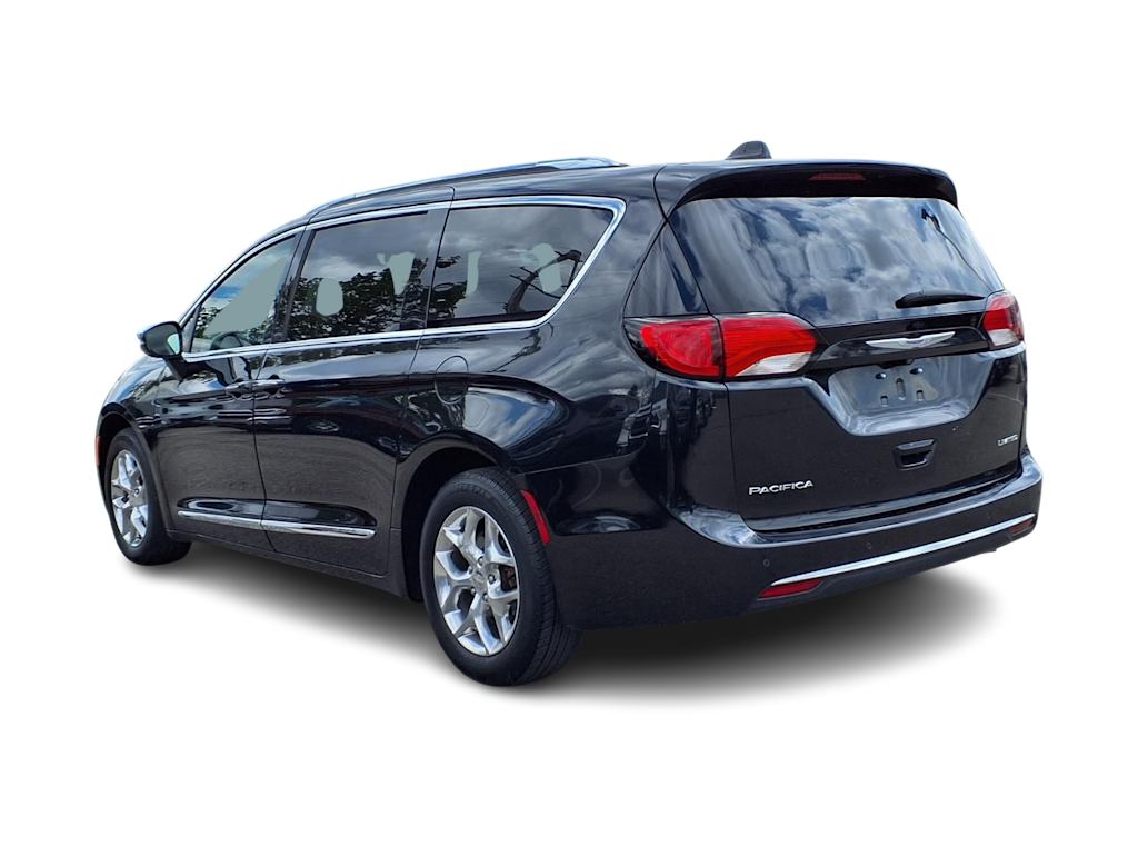 Thumbnail: 2019 Chrysler Pacifica - 3