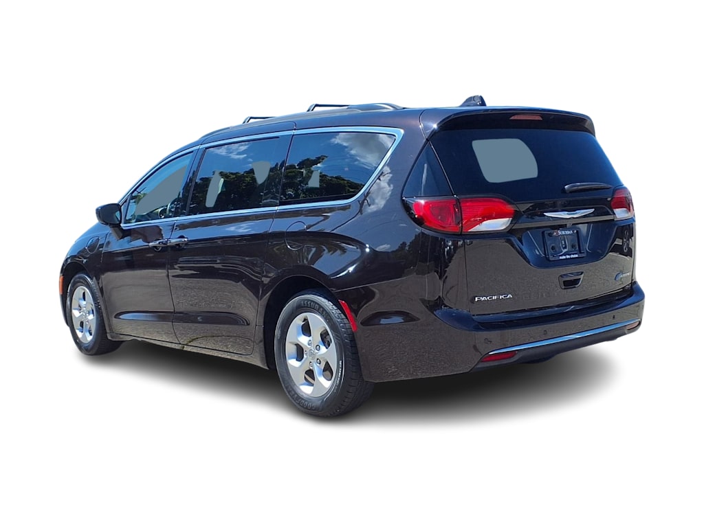 Thumbnail: 2017 Chrysler Pacifica - 4