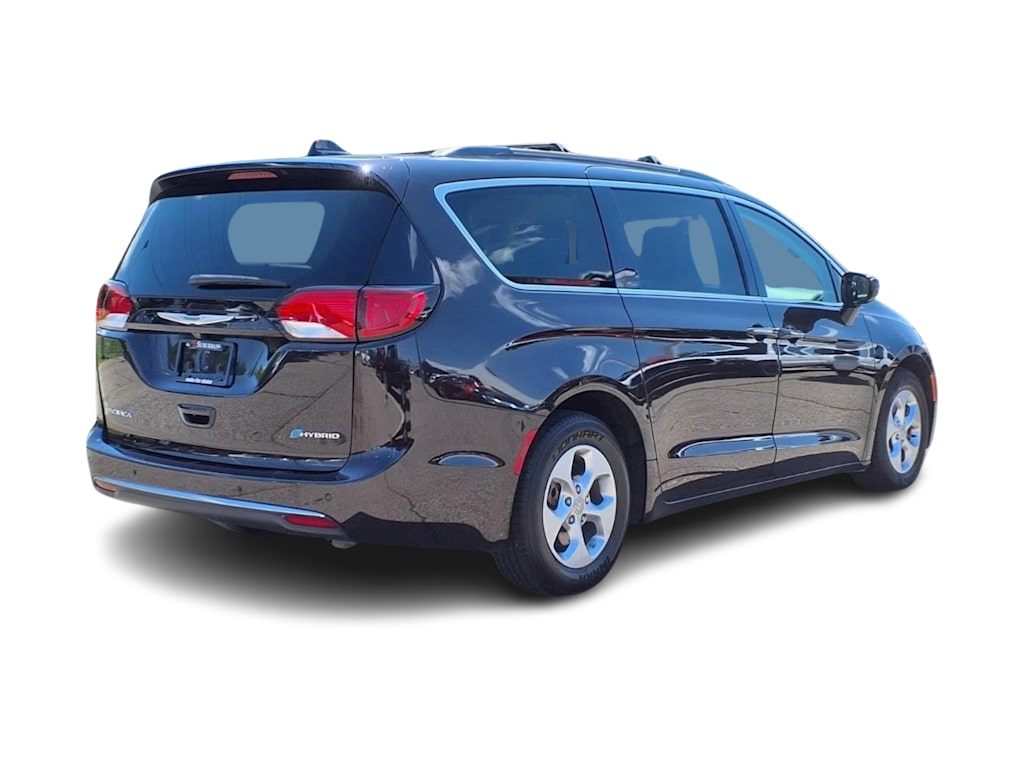 Thumbnail: 2017 Chrysler Pacifica - 20
