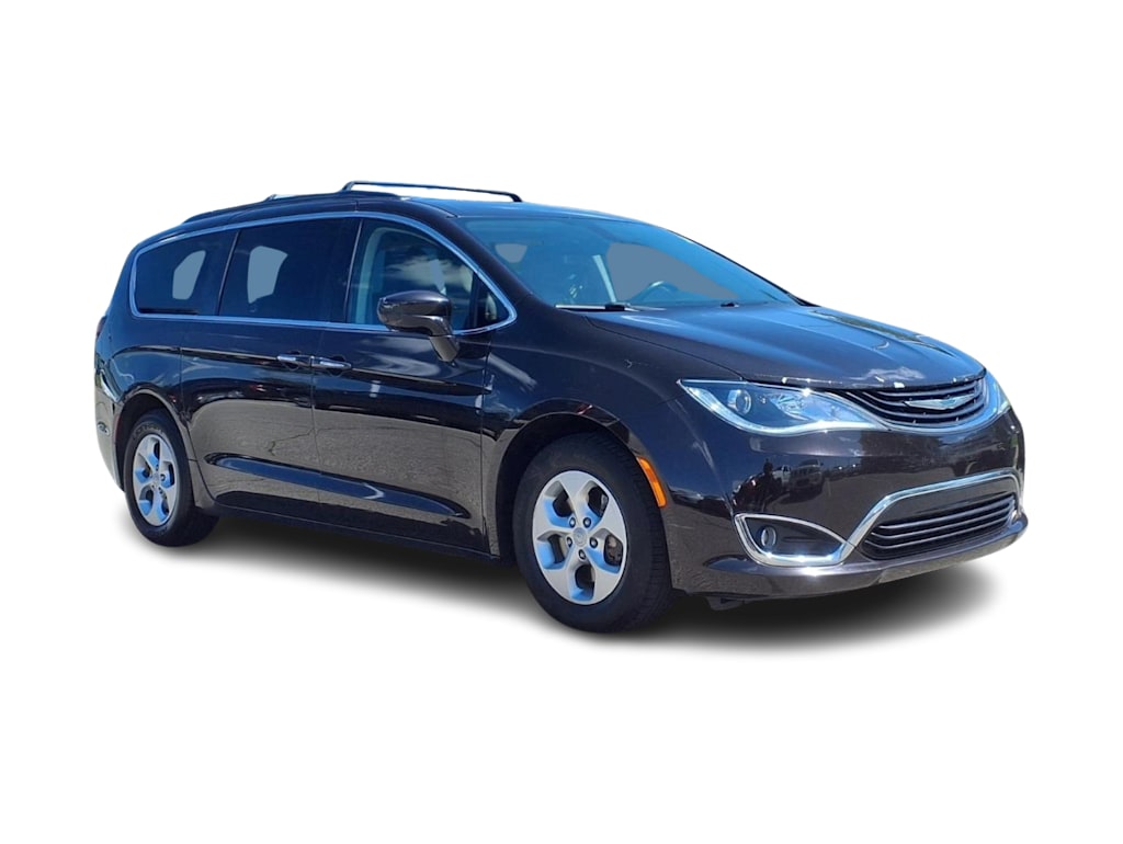 Thumbnail: 2017 Chrysler Pacifica - 18