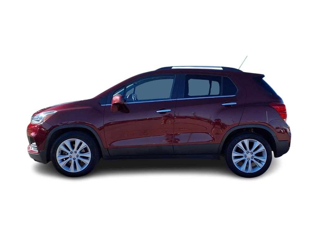 Thumbnail: 2017 Chevrolet Trax - 3