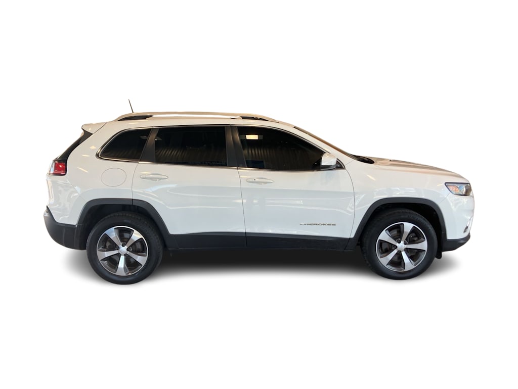 Thumbnail: 2019 Jeep Cherokee - 16