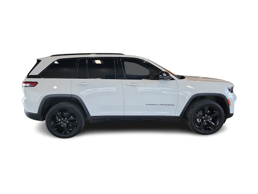 Thumbnail: 2023 Jeep Grand Cherokee - 17
