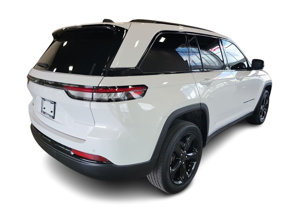 Thumbnail: 2023 Jeep Grand Cherokee - 18