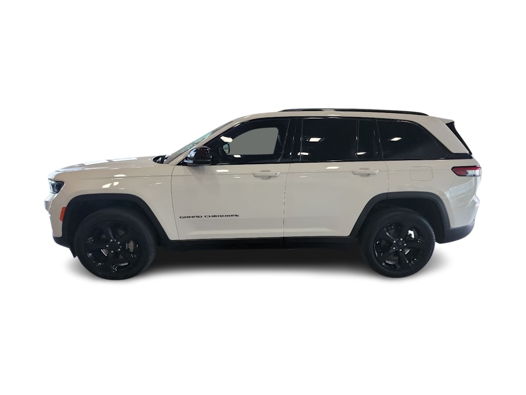 Thumbnail: 2023 Jeep Grand Cherokee - 3