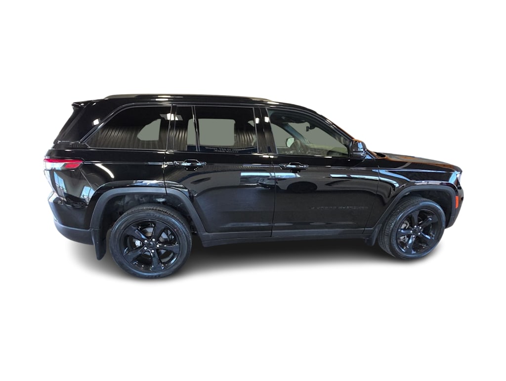 Thumbnail: 2024 Jeep Grand Cherokee - 17