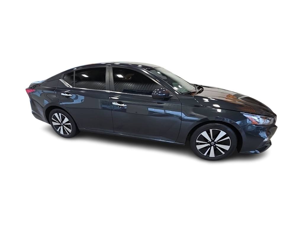 Thumbnail: 2022 Nissan Altima - 17