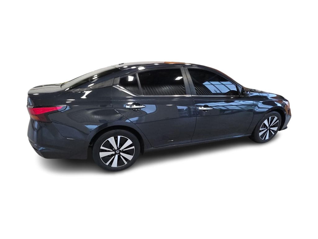 Thumbnail: 2022 Nissan Altima - 18