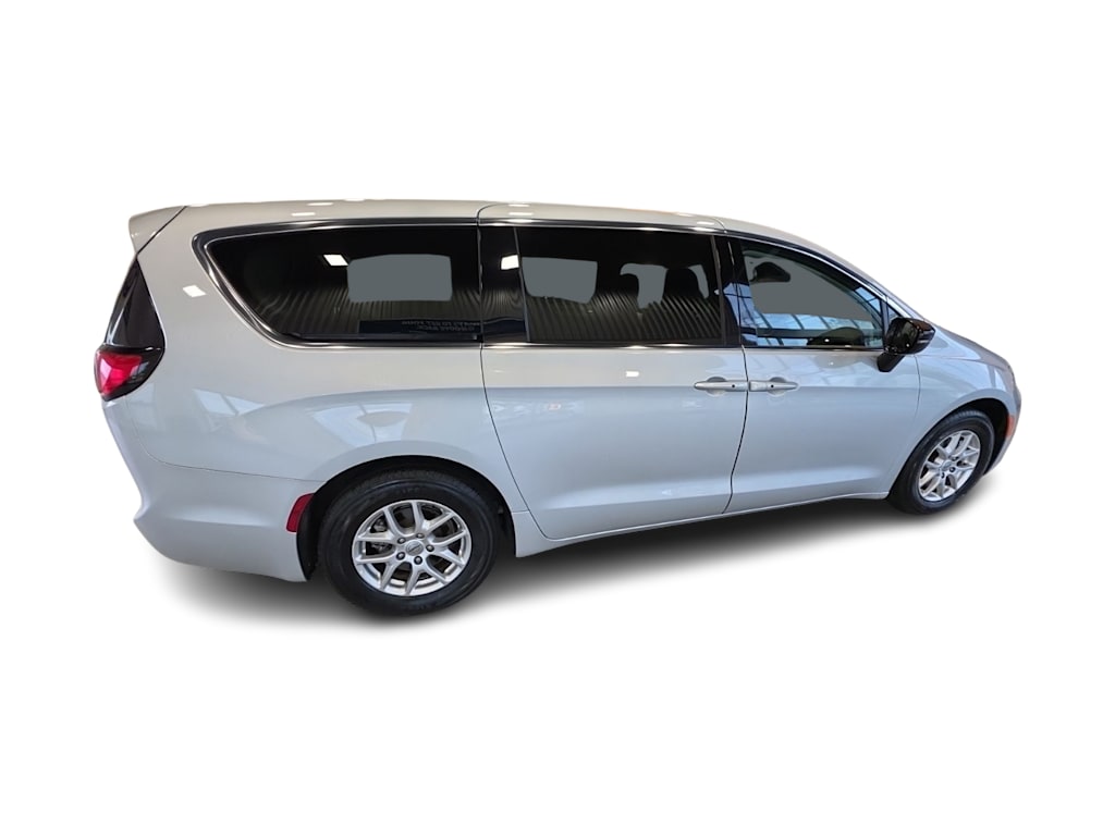 Thumbnail: 2024 Chrysler Pacifica - 15