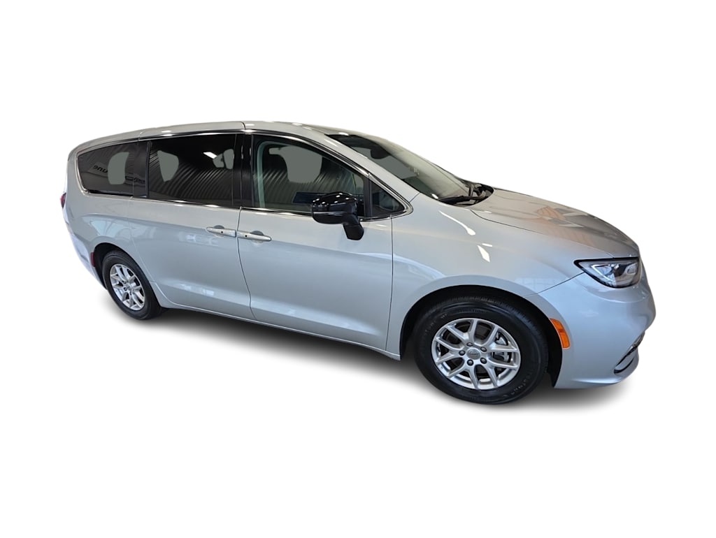 Thumbnail: 2024 Chrysler Pacifica - 14