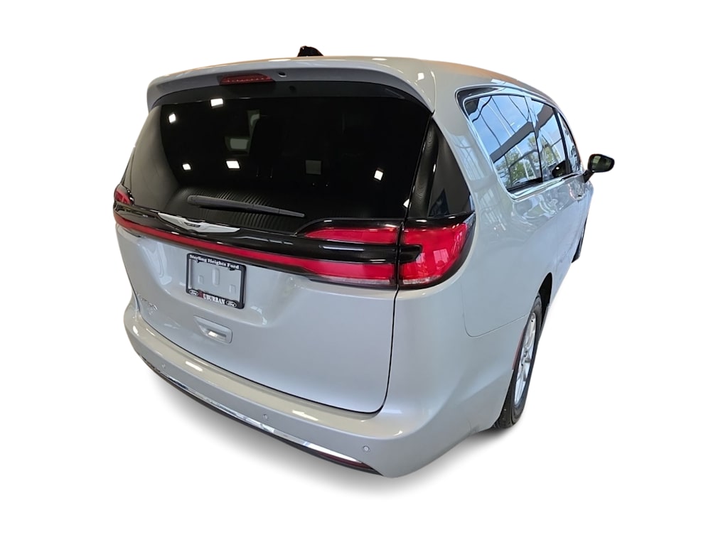 Thumbnail: 2024 Chrysler Pacifica - 17