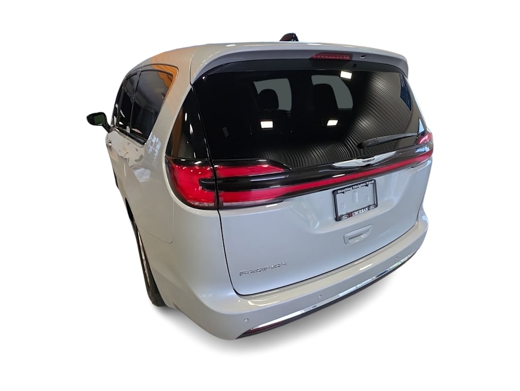 Thumbnail: 2024 Chrysler Pacifica - 4