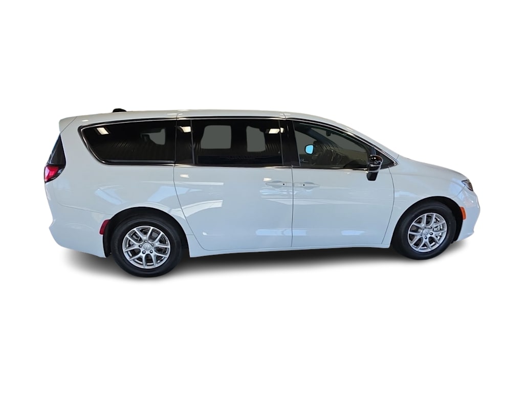 Thumbnail: 2026 Chrysler Pacifica - 16