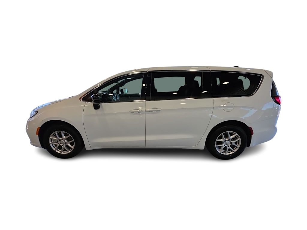 Thumbnail: 2026 Chrysler Pacifica - 3