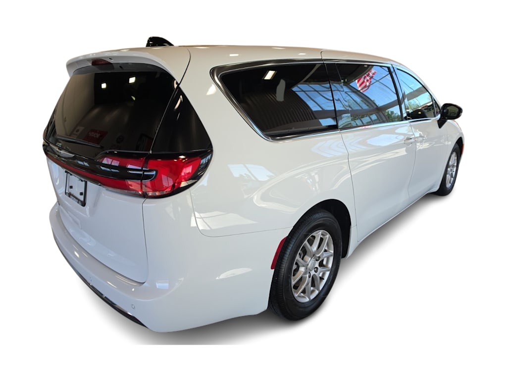 Thumbnail: 2026 Chrysler Pacifica - 17