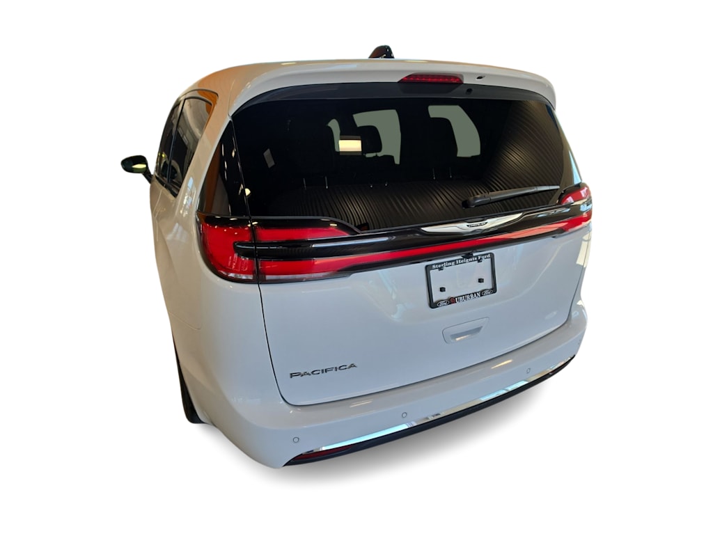 Thumbnail: 2026 Chrysler Pacifica - 4