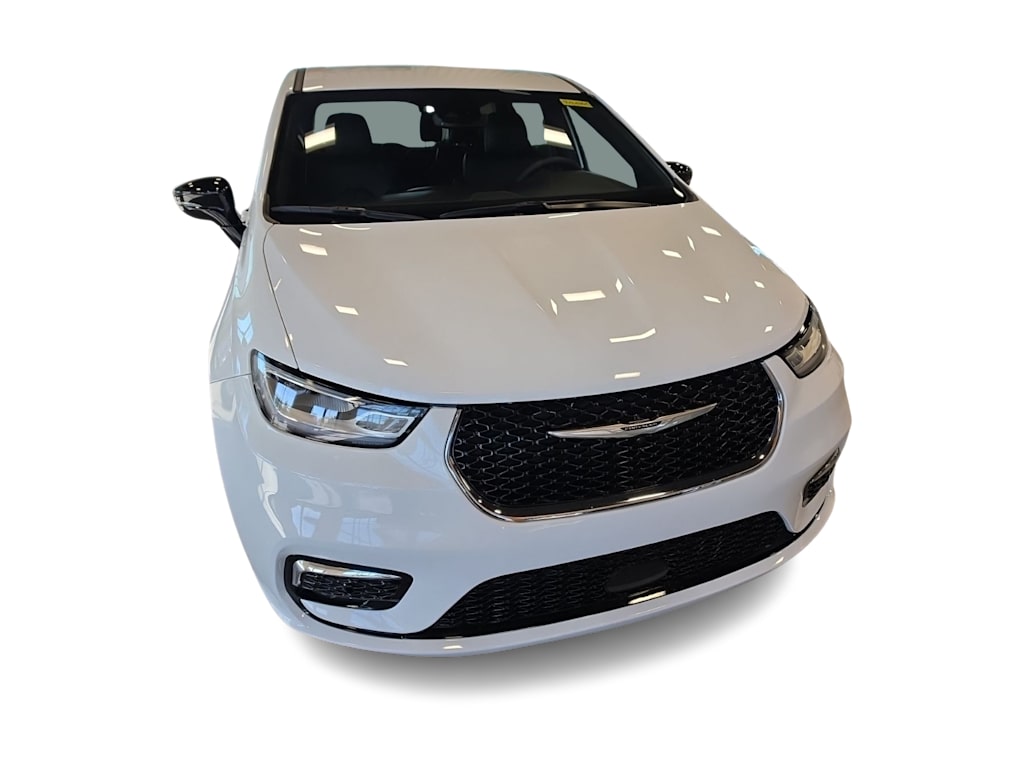 Thumbnail: 2026 Chrysler Pacifica - 14