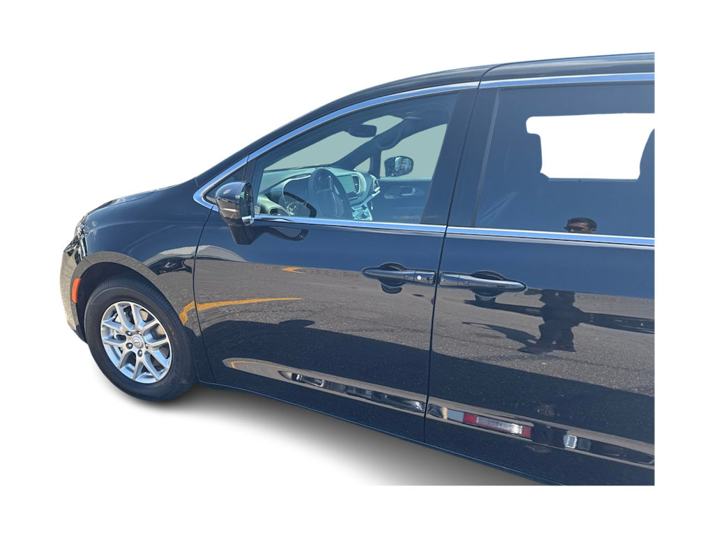 Thumbnail: 2026 Chrysler Pacifica - 21