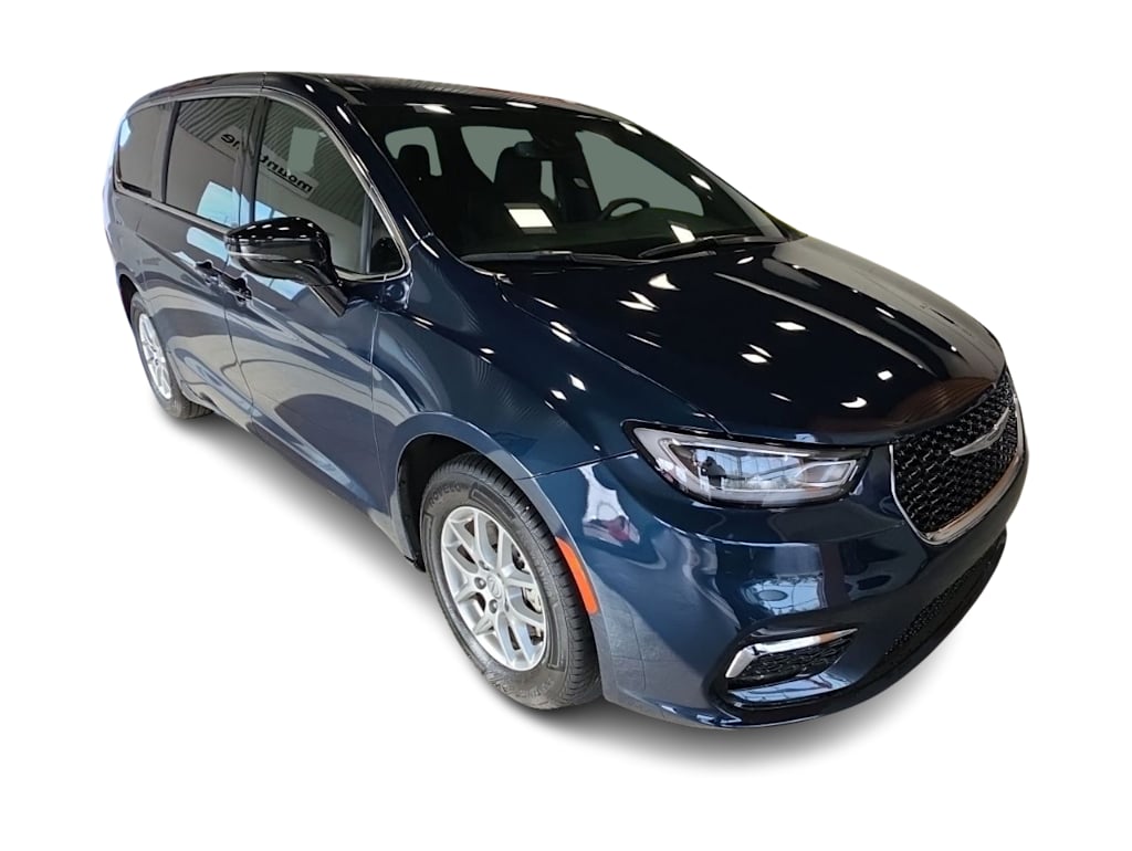 Thumbnail: 2025 Chrysler Pacifica - 15