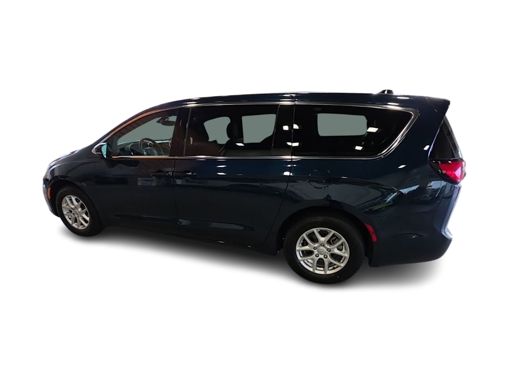 Thumbnail: 2025 Chrysler Pacifica - 3
