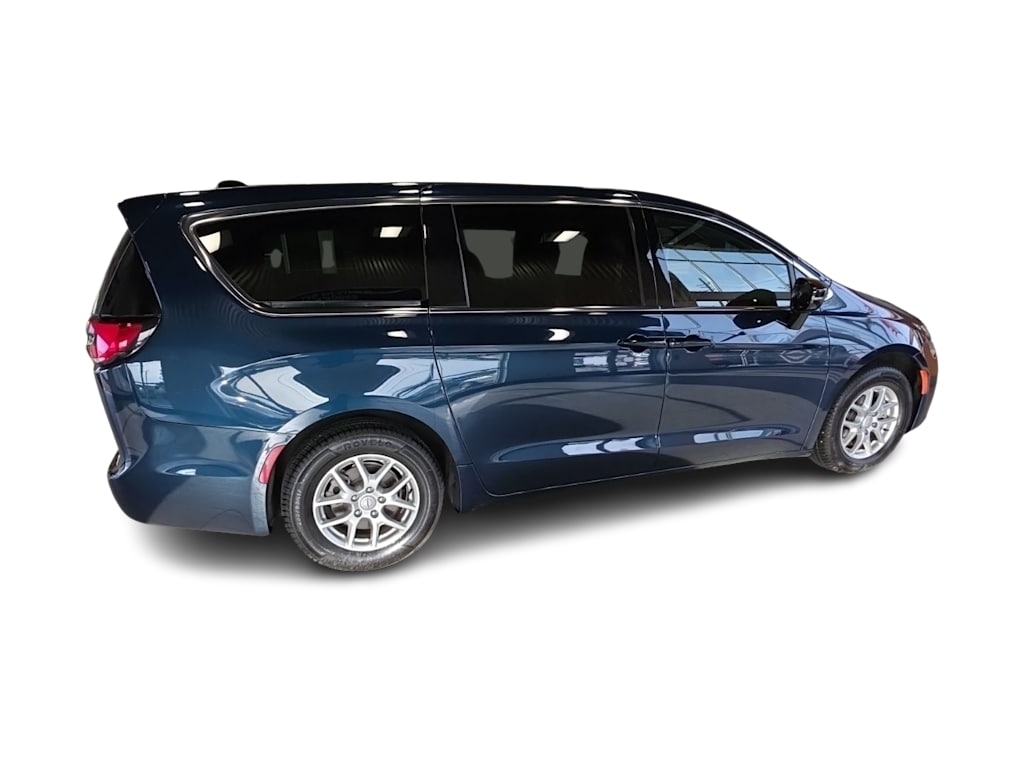 Thumbnail: 2025 Chrysler Pacifica - 4